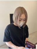 ミルクティーベージュ切っぱなしボブ