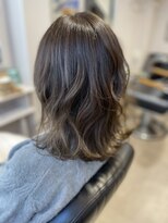 トレパルッキエーレ(tre parrucchiere)&nbsp;［-tre-］オリーブベージュ×グラデーション　20代/30代/40代