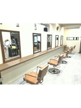 初めての方も気軽に通えるアットホームなサロン♪美容室が苦手な方も緊張せずに過ごせる居心地の良い空間◎