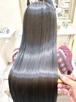 リルアーチ(Lillarch)の写真/10時～22時まで営業◎酸性ストレートで髪に優しく、ダメージレス◎クセを伸ばしながら、自然な仕上がりに―