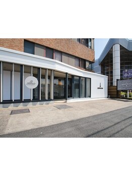 ゆったりと寛げる半個室空間*“大人ビューティー”をテーマにトータルビューティーが叶う【euphoria-hair】