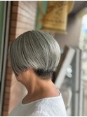 大人グレイヘア×上品ショート