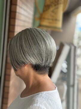 ルムーン(roomoon) 大人グレイヘア×上品ショート