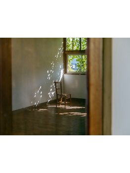 うっとりと眠ってしまうほどの心地よさ。髪と心を整える、静かな癒しの時間。