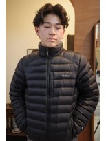 エディ(Edy)&nbsp;センターパートカルマヘアニュアンスパーマ韓国ヘア眉毛カット