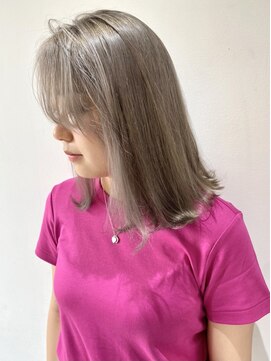 フォーク FOLK 【FOLK】小顔 外ハネ Aライン シルバー ホワイトミルクティー♪