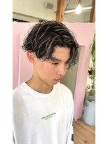 ハニー(HONEY)&nbsp;縦落ちツイスパ/メンズメッシュ/岡崎メンズパーマ/フェード