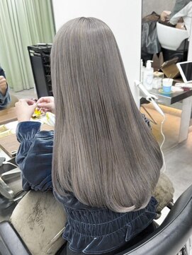 リラ バイ ミラ 新宿(LILA by MILA) 透明感ブリーチダブルカラー/大人こなれミディ/新宿