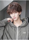 スーツ短髪ツーブロック束感モテる黒髪シークレットパーマ流行