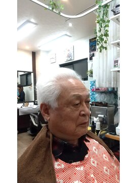 アサノカットブース 美しい白髪を活かしたウェーブヘア