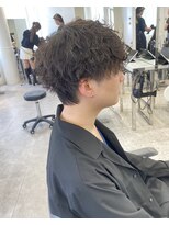 ユーフォリア 渋谷グランデ(Euphoria SHIBUYA GRANDE) ナチュラルマッシュ 波巻きパーマ メンズパーマ MOMO