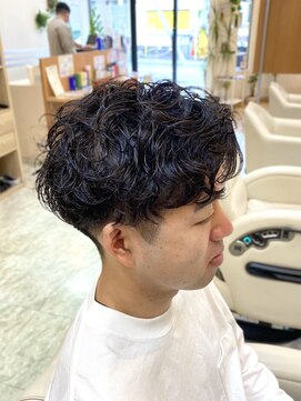 マキシム ナカイ(MAXIM NAKAI) メンズショートツーブロック刈り上げスパイラル波巻きパーマ