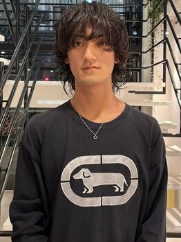 アンジェリカ(Angelica)の写真/メンズパーマ×眉カットで清潔感あるモテスタイルに♪毎朝簡単セットでON/OFFキマるスタイルをご提案。