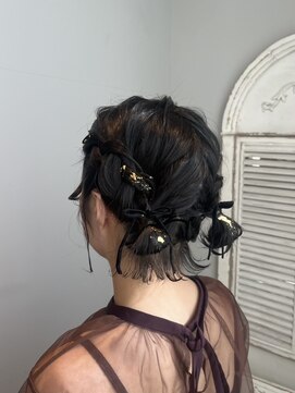 ザザ 高田馬場(ZA/ZA) 短めボブの華やか編み込みツイン