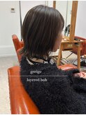 グレージュ×伸ばし中でも可愛いくびれボブ