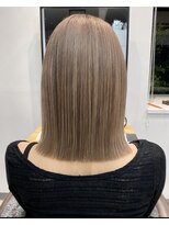 ニーフ(neaf)&nbsp;艶感たっぷり切りっぱなしボブ