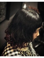 ゾーマ(ZOUMA) 毛先ピンク ゆるふわパーマ