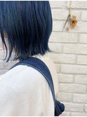 ブルーグリーンフェザーバングマッシュショート切りっぱなしボブ