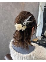 アメイジングヘアー 千歳店(AMAZING HAIR) ハーフアップ/花飾り/ヘアセット/ヘアアレンジ/お呼ばれ/結婚式