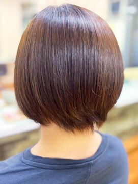 アークスヘアー 20代30代40代前下がりストレート小顔補正立体カット