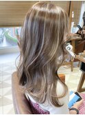 ミディアム/ハイライト/ホワイトグレージュ/レイヤー/美髪