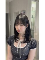 トラップヘアー&nbsp;ミディアムレイヤー×顔まわりカット