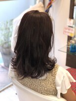 ヘアシック(Hair Chic)&nbsp;黄色味を抑えた自然なバイレット系カラー。
