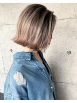 バーチョ(bacio)&nbsp;【bacio】コントラストハイトーン  ボブ  ピンクベージュ 外国人