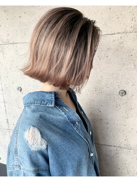 バーチョ(bacio) 【bacio】コントラストハイトーン  ボブ  ピンクベージュ 外国人