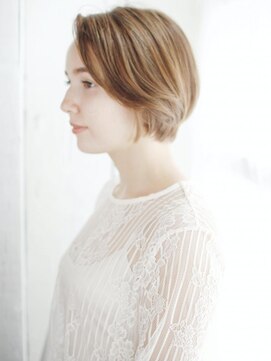 ヘアメイク ナル(hair make nalu) かきあげバングのハイトーンショート