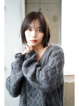 ライラ(Lyla) 透明な黒　イヤリングハイライトスリークボブ