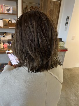 エムドットヘアーサロン(M. hair salon) 薄らカーキーのベージュ