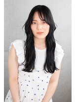 パノラ(PANOLA)&nbsp;ロングレイヤーパーマスタイル　黒髪　長めバング　巻き髪