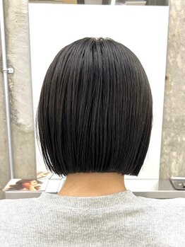 トリップレヴィア(Trip REVIA)の写真/気になる顔周りのクセもしっかり伸ばし、まっすぐなりすぎない自然な質感のストレートヘアに＊