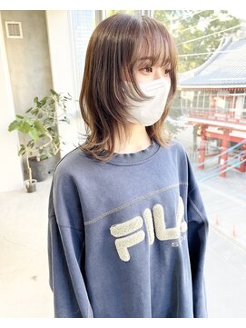 イル(ill) レイヤーカット　ウルフ　ミディアムウルフ