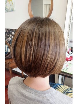 エヴァン(Evan) 春らしく広がりやすいボブスタイルをコンパクトに収める★