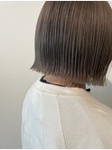 グレージュ切りっぱなしボブ