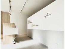 ゆったりとした受付で皆さまをお迎えします。