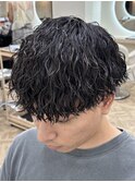 ツイストスパイラル縦落ちパーマラウンドマッシュ刈り上げ