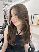 キティー サカエ(kiti SAKAE)&nbsp;韓国ヘアーハッシュカットレイヤーカットグレージュブリーチ無し