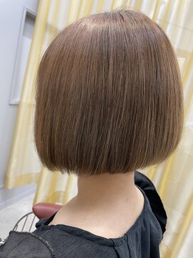 レス 仙台(Less) 小顔スタイル抜群、ぱつっとミニボブ。