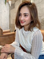 ロンドアリシア 金山(Lond Alexia)&nbsp;横顔美人　ハイトーンボブ