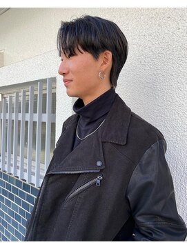 ロイジー(roijir) 刈り上げないセンターパート×黒髪