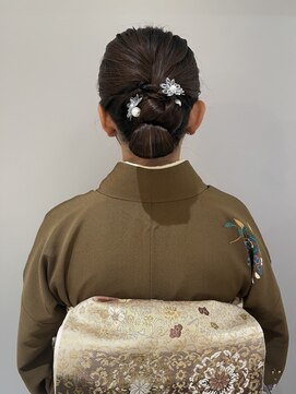 ウクク(UCUCU) シニヨンヘアアレンジ