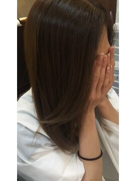 レヴィーマム(Revie mum) ハイトーンカラーをトーンダウンしてツヤ感MAX