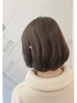 ジーナ セントラル銀座(Zina) シルクグレージュ大人可愛いAラインボブ　Zina CENTRAL出口