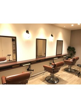 ナチュラルテイストの落ち着いた雰囲気のプライベートサロンで居心地◎大型サロンが苦手な方にもオススメ★