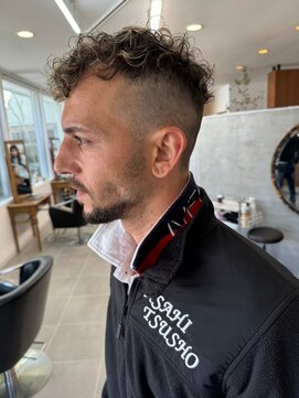 O ハイトーンカジュアル20代ツイストスパイラルパーマツーブロック