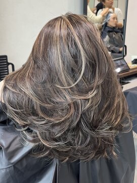 メリー オオサカ(Merly Osaka) 心斎橋/バレイヤージュ/レイヤーカット/海外レイヤー