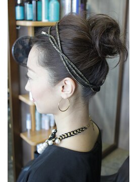 オーバーキャプテンネイキッド(OVER CAPTAIN NAKED) [結婚式にオススメ]　シンプルパーティーお団子ヘアセット